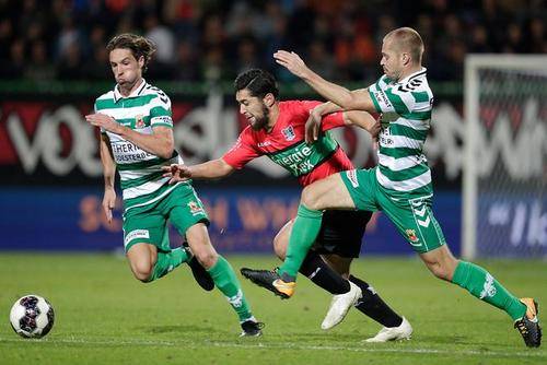 在他们的控 在他们的控